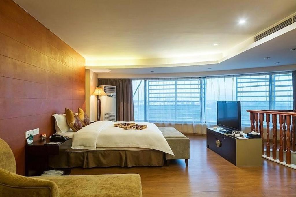 Suzhou Phoenix Hotspring Resort Zhangjiagang Esterno foto