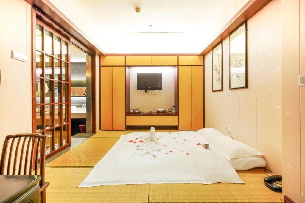 Suzhou Phoenix Hotspring Resort Zhangjiagang Esterno foto
