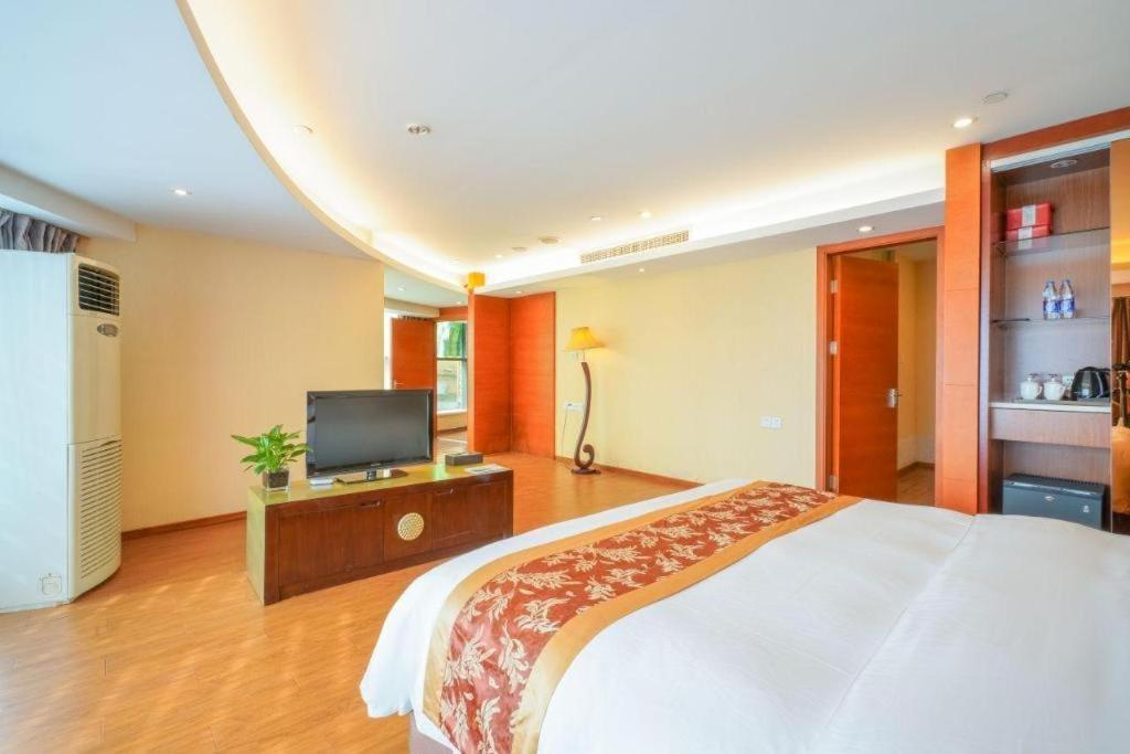 Suzhou Phoenix Hotspring Resort Zhangjiagang Esterno foto